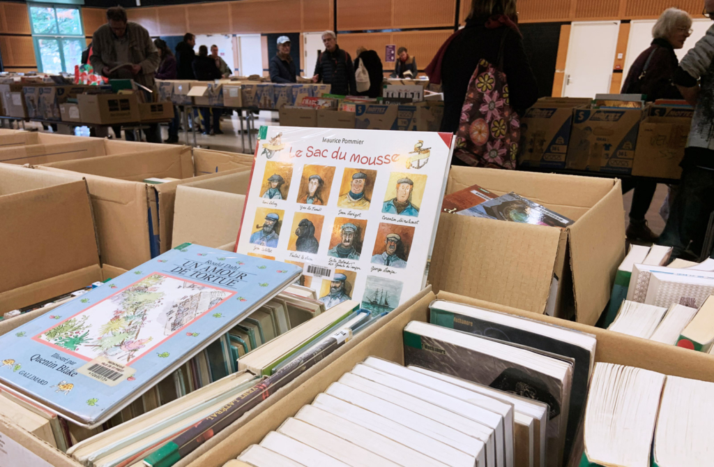 Grande vente de documents de la médiathèque – Saint Priest | Girls Take Lyon